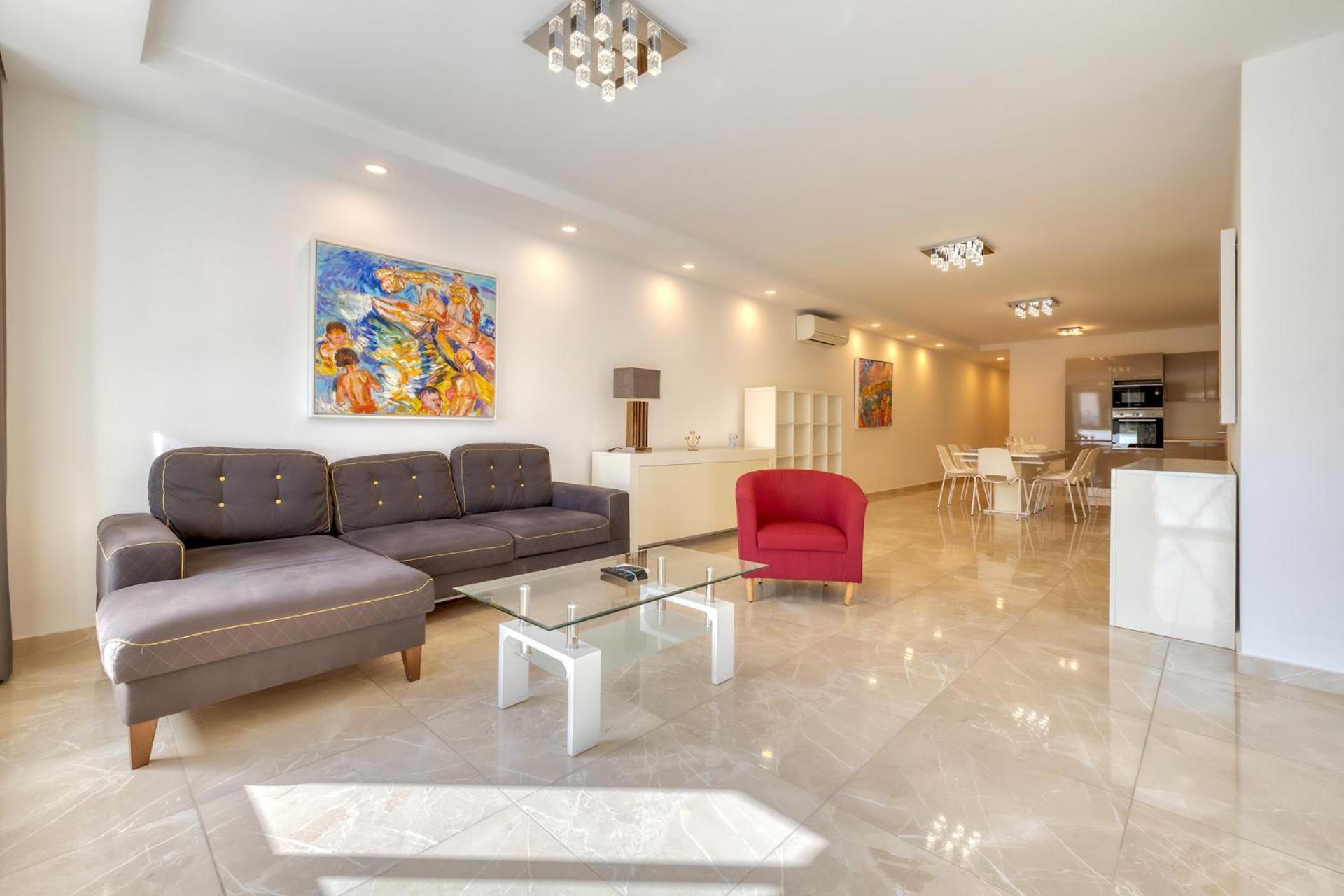 Appartement St Georges Bay Oasis Steps From The San Ġiljan