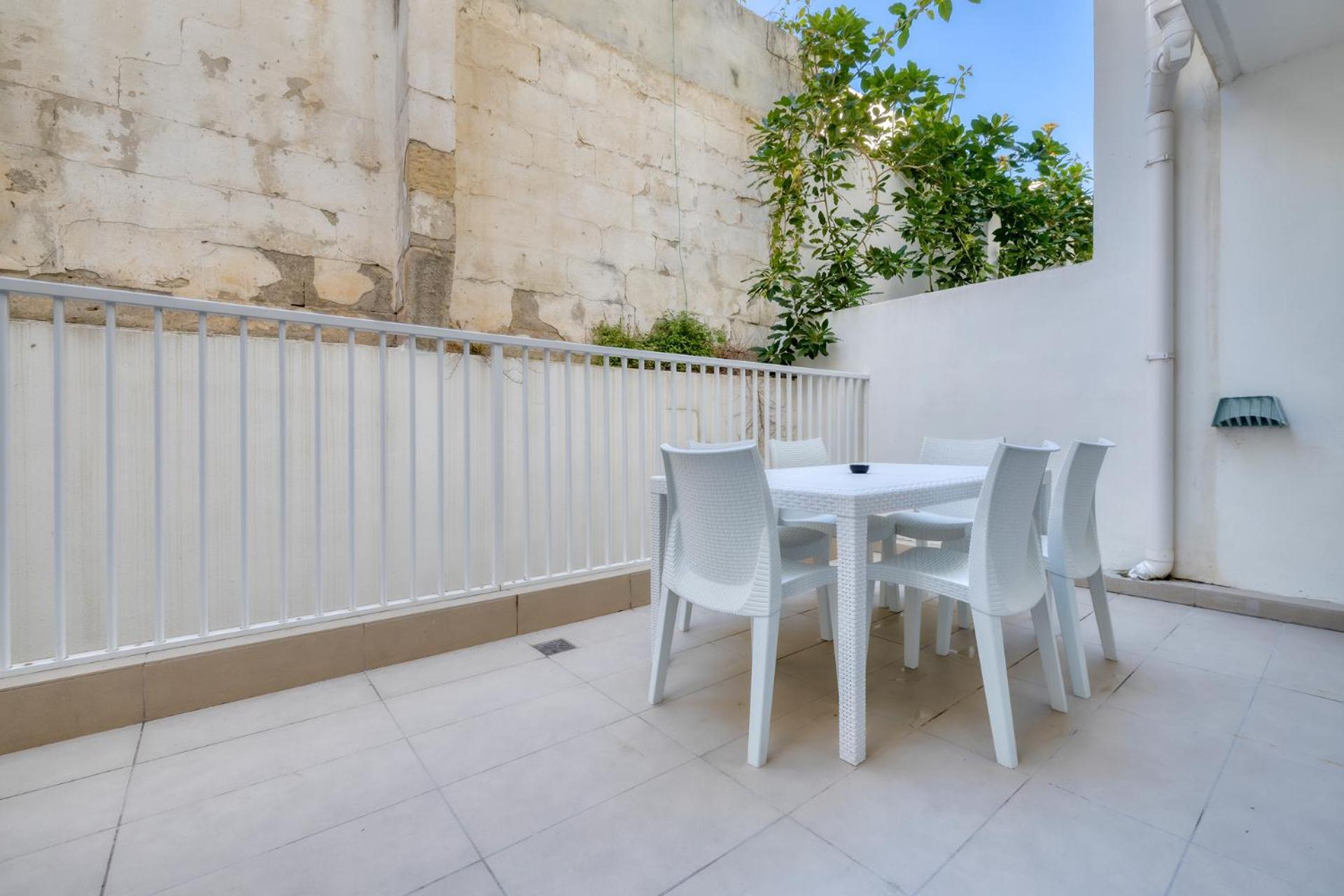 Apartament St Georges Bay Oasis Steps From The *