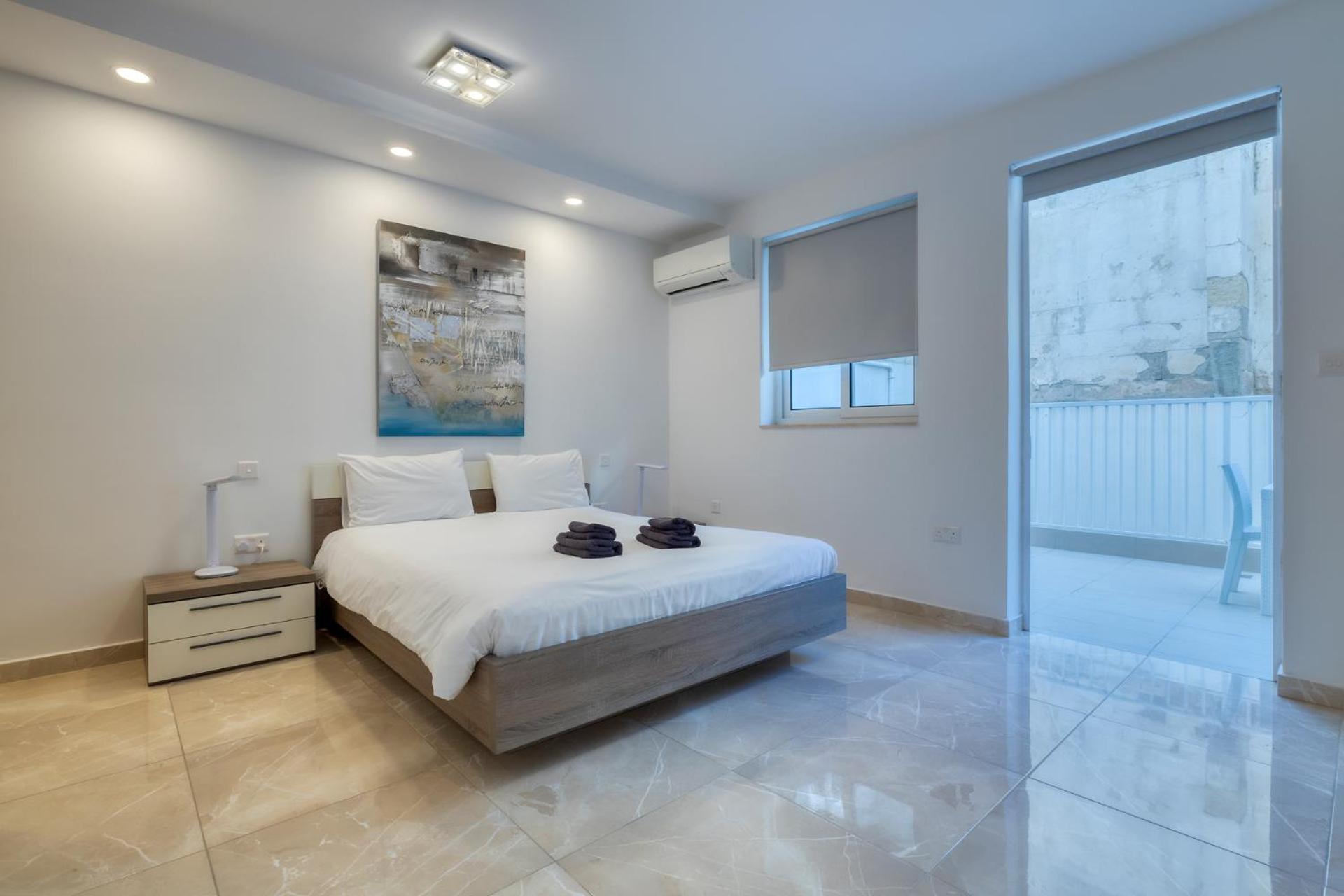 Apartament St Georges Bay Oasis Steps From The *